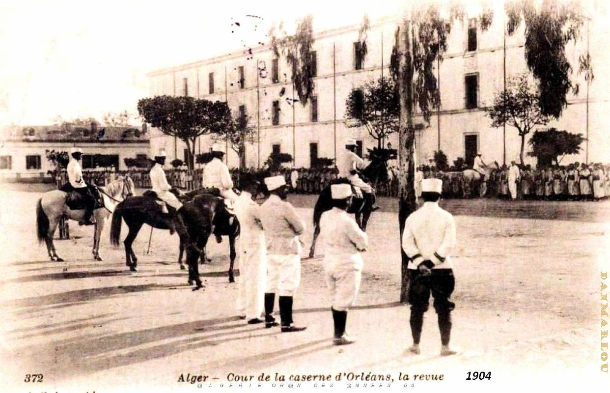 Alger - Caserne d'Orleans - Revue - 1904.jpg